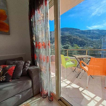 Flowers & Green 2 Bedrooms Apartment & Box Garage Vlorë エクステリア 写真