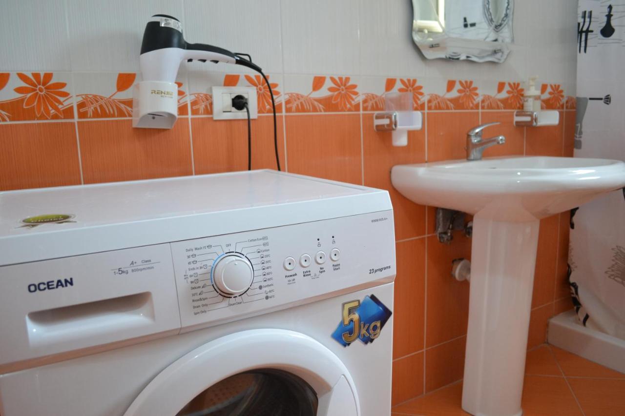 Flowers & Green 2 Bedrooms Apartment & Box Garage Vlorë エクステリア 写真