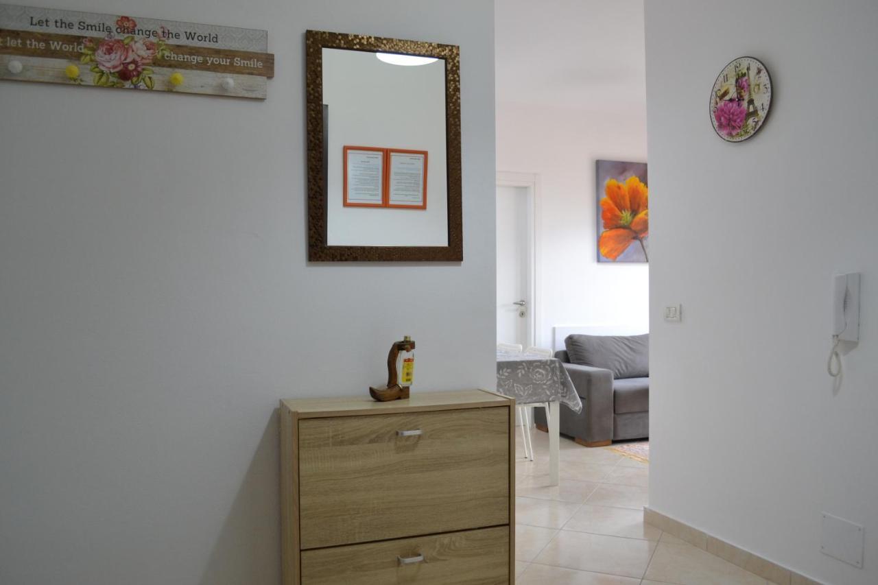 Flowers & Green 2 Bedrooms Apartment & Box Garage Vlorë エクステリア 写真