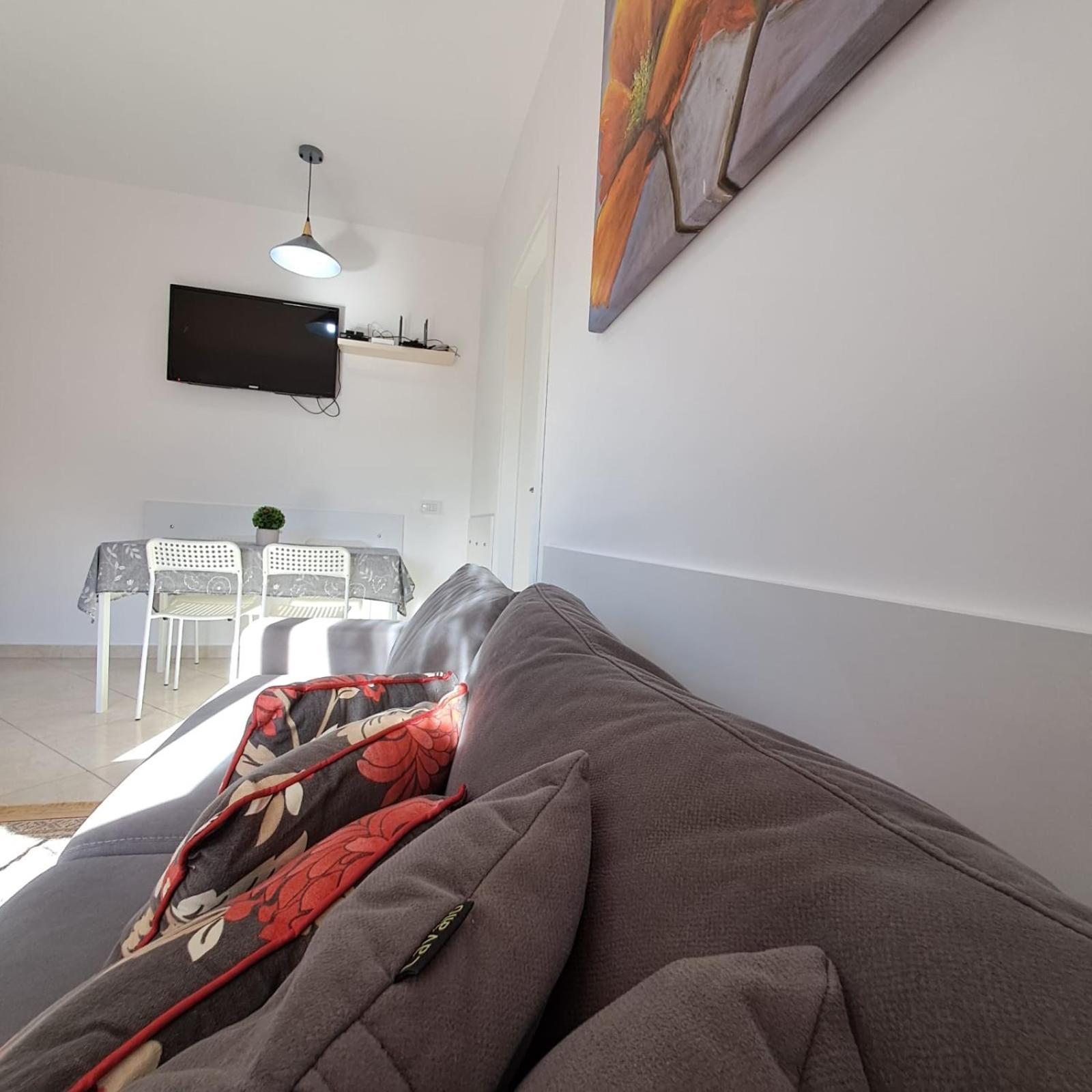 Flowers & Green 2 Bedrooms Apartment & Box Garage Vlorë エクステリア 写真