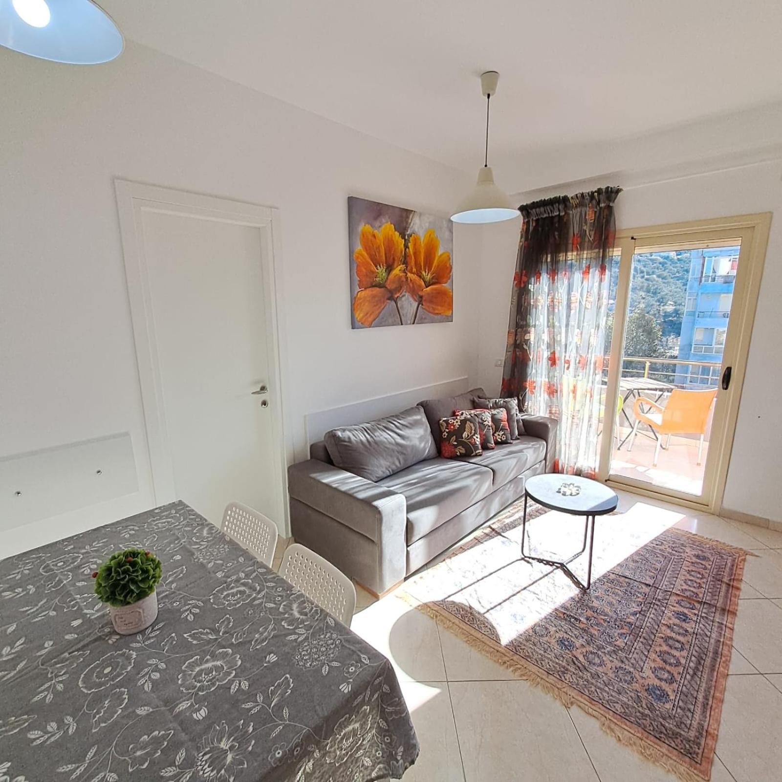 Flowers & Green 2 Bedrooms Apartment & Box Garage Vlorë エクステリア 写真
