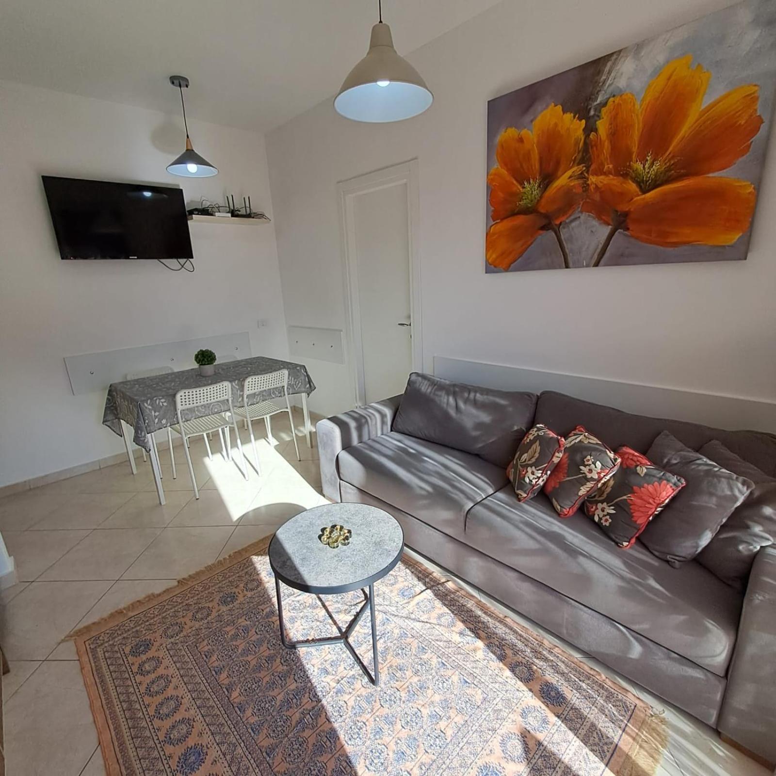 Flowers & Green 2 Bedrooms Apartment & Box Garage Vlorë エクステリア 写真