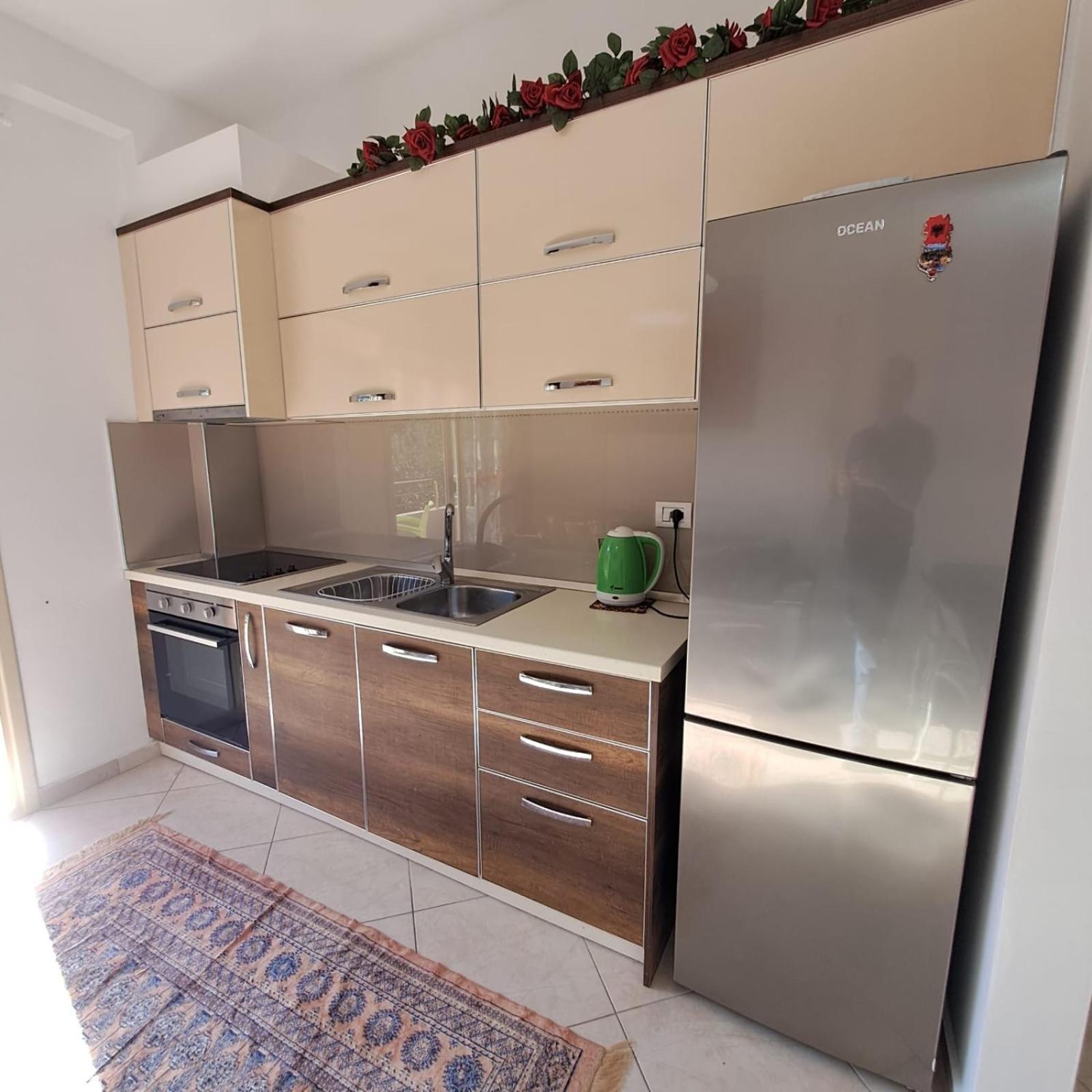 Flowers & Green 2 Bedrooms Apartment & Box Garage Vlorë エクステリア 写真