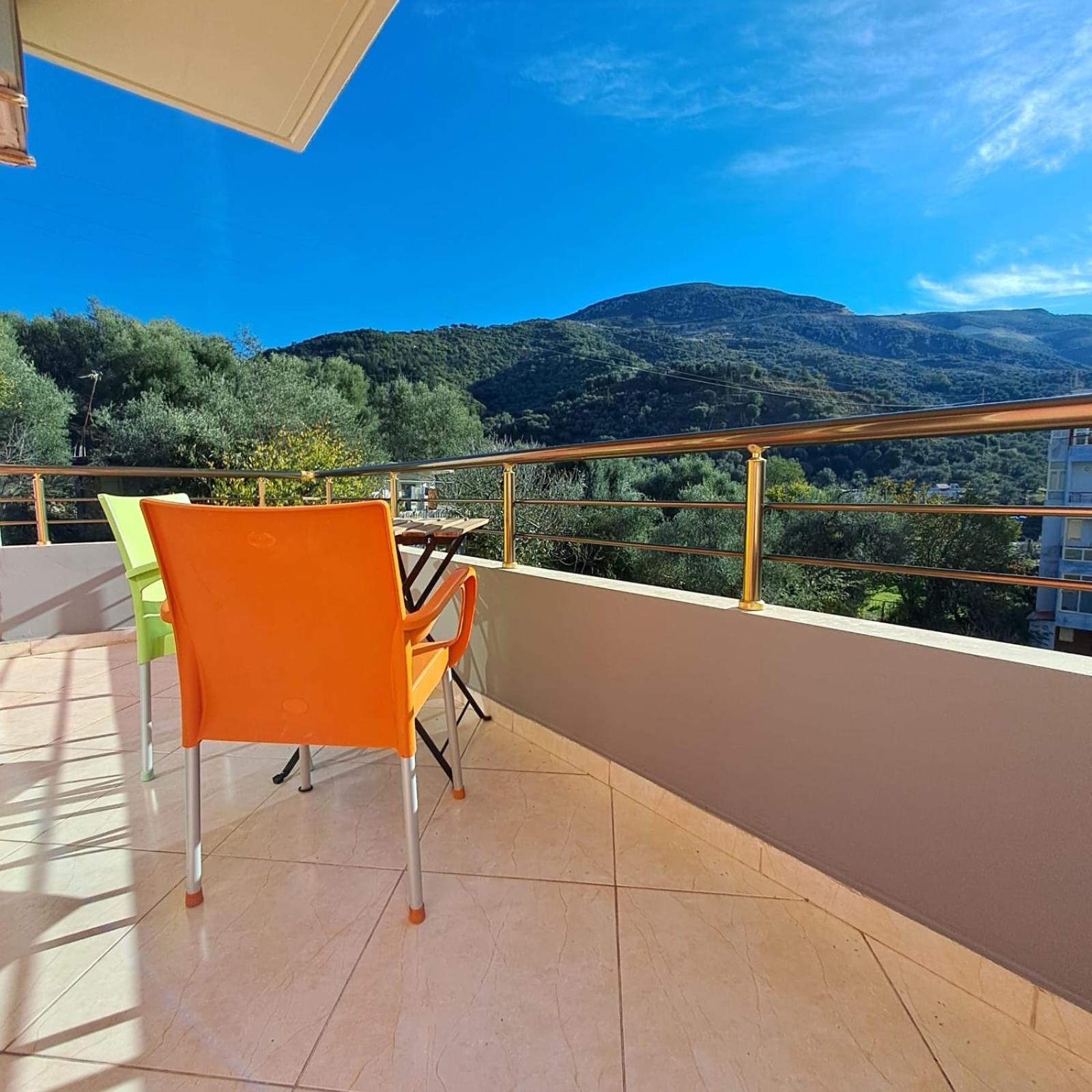 Flowers & Green 2 Bedrooms Apartment & Box Garage Vlorë エクステリア 写真