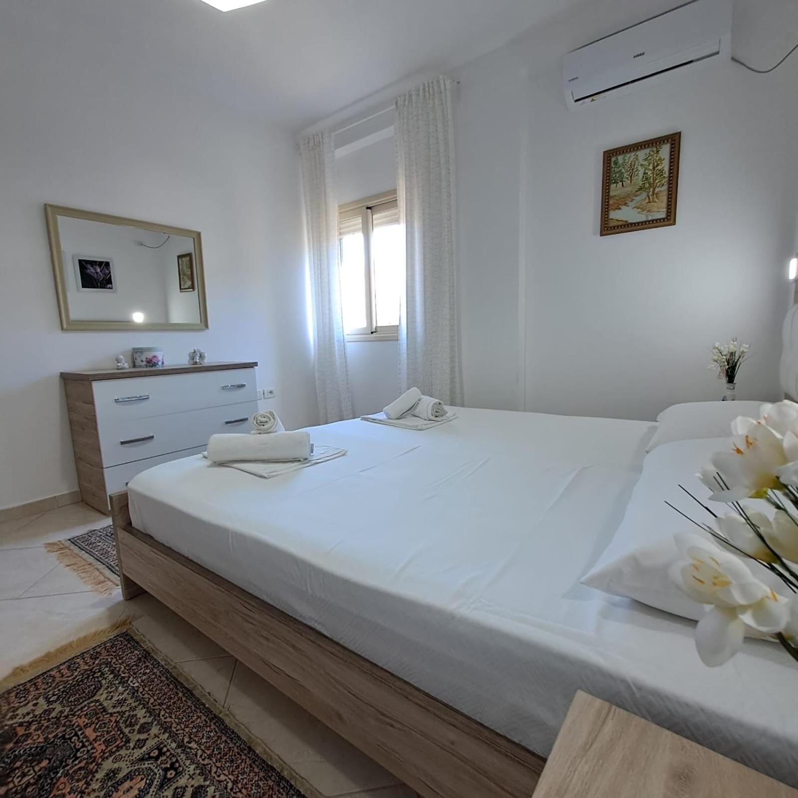 Flowers & Green 2 Bedrooms Apartment & Box Garage Vlorë エクステリア 写真