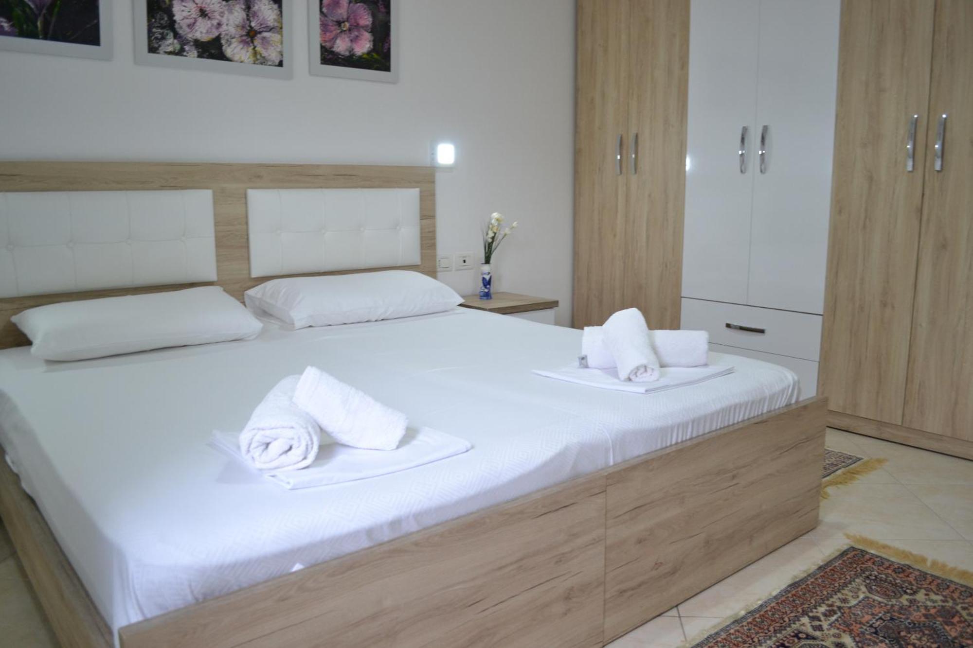 Flowers & Green 2 Bedrooms Apartment & Box Garage Vlorë エクステリア 写真
