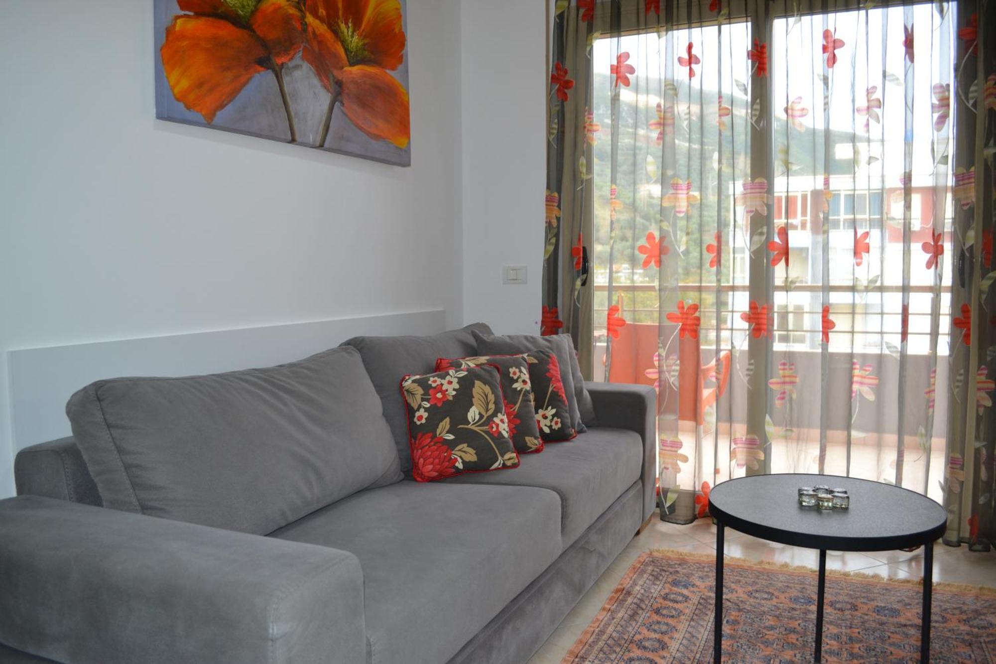 Flowers & Green 2 Bedrooms Apartment & Box Garage Vlorë エクステリア 写真